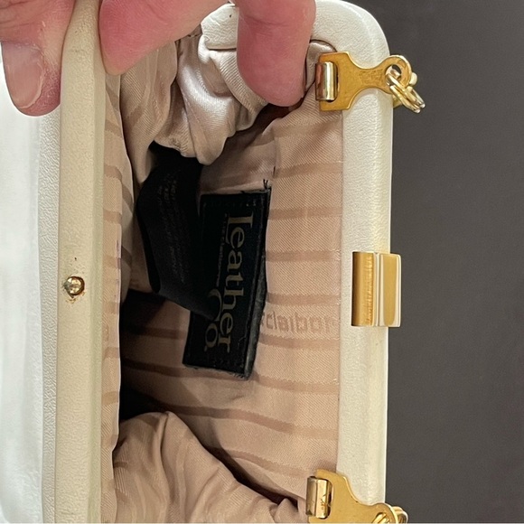 Liz Claiborne ivory cream leather bag with gold chain formal date night office - Picture 16 of 16